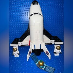 Lego Space Shuttle 60078 with 2 Astronaut Figures and Manual - 100% Complete